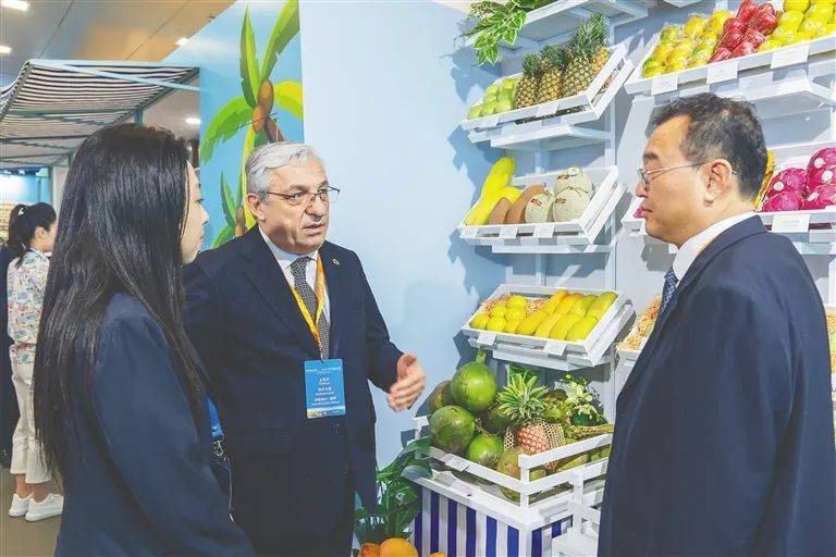 到处都是改革开放的气象，到处都有日新月异的创造！